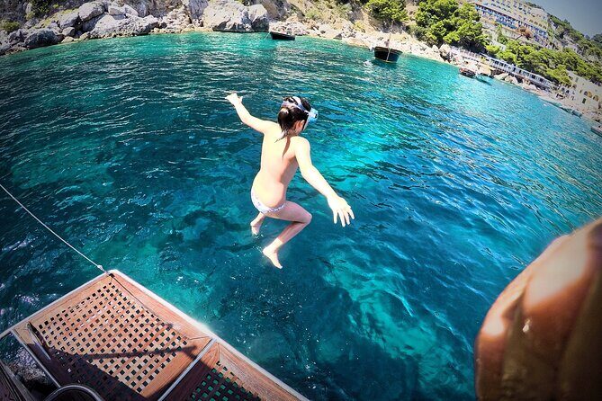 Daily Boat Tour to Capri from Sorrento in small group - FAQ