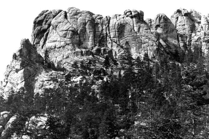 Dakota Highlights: Black Hills, Mt Rushmore & Badlands Audio Tour - Exploring the Black Hills and Mount Rushmore