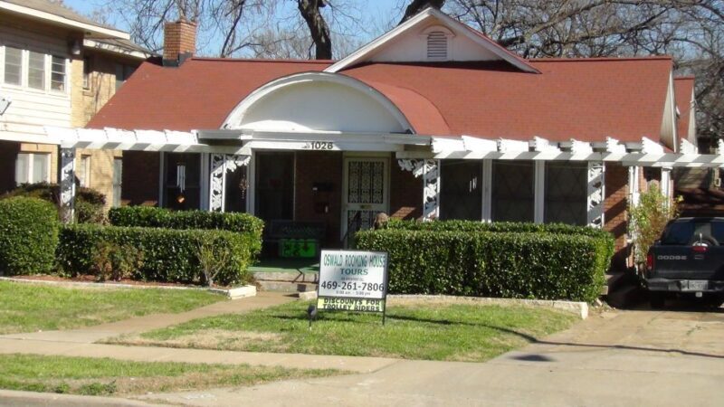 Dallas: 2-Hour JFK Assassination Tour without Museum - The Guide and the Experience