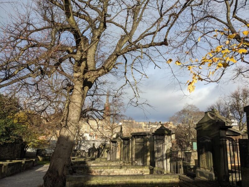 Dark Stories of Edinburgh: walking tour in French - Discovering Edinburgh’s Darker Corners
