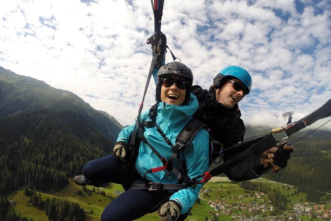 Davos Absolutely Free Flying Paragliding Tandem Flight 1'000 Meters High - What the Tour Offers