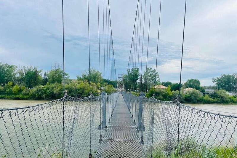 Day of Dinosaurs and Hoodoos From Calgary to the Badlands - FAQ