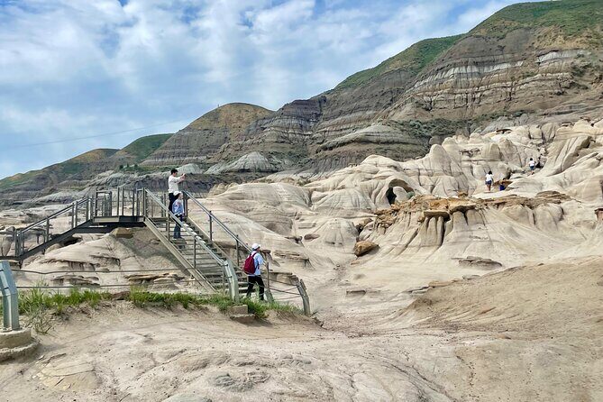 Day of Dinosaurs and Hoodoos From Calgary to the Badlands - Key Points