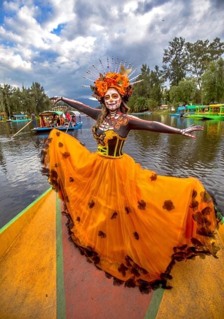 Day of the Dead in Mexico City: Mexican dinner and party in Xochimilco - Key Points