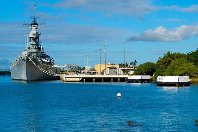 Day Trip from Kauai to Oahu: WWII Pearl Harbor Heroes - What to Expect from the Pearl Harbor Day Trip from Kauai