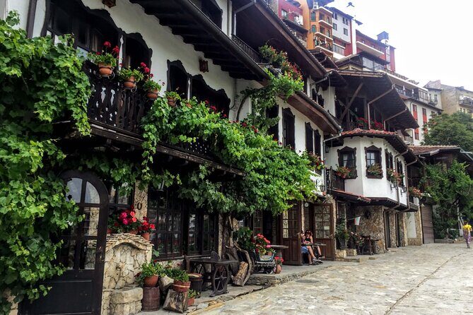 Day Trip to Bulgaria and Veliko Tarnovo from Bucharest - Discovering Bulgaria and Veliko Tarnovo: What to Expect