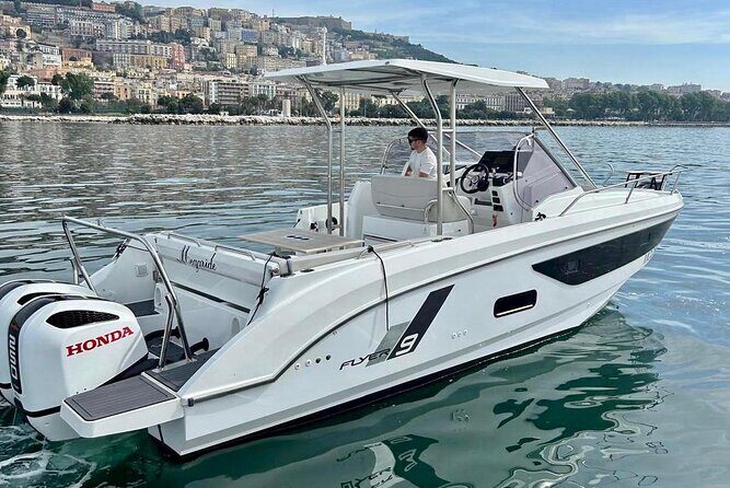 Day trip to Capri on beneteau flyer 9 - Key Points