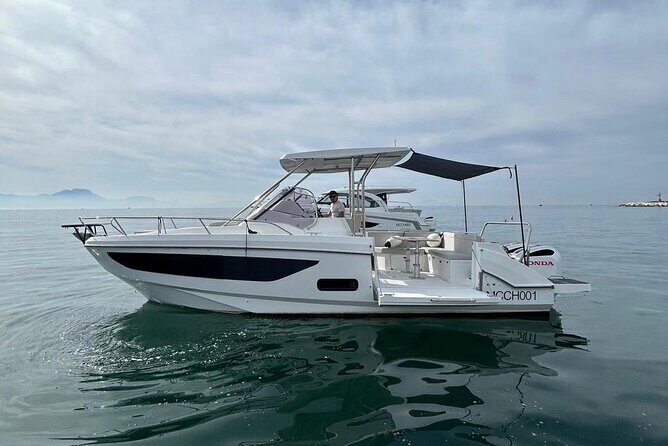 Day trip to Capri on beneteau flyer 9 - FAQs