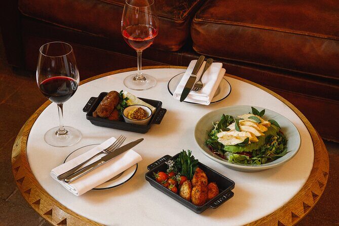 Day Trip to Fontainebleau : Horse Riding, Gastronomy and Castle - FAQ