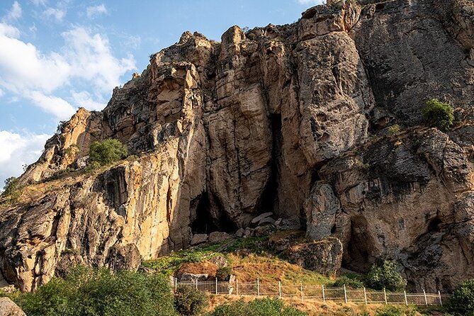 Khor Virap, Noravank & Birds' Cave Day Trip with Wine Tasting - Stop 3: Areni-1 “Birds” Cave—when archaeology meets everyday life