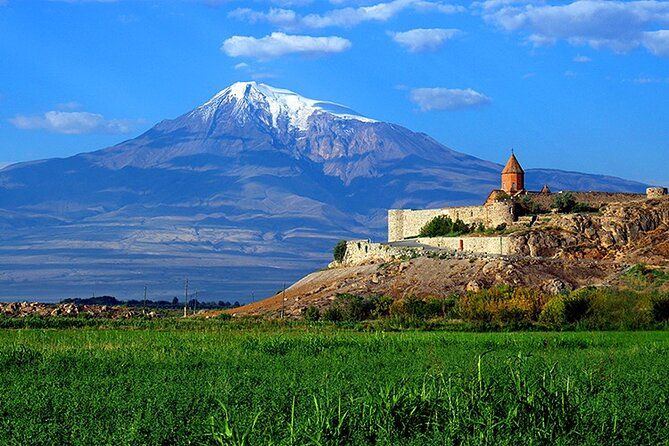 Khor Virap, Noravank & Birds' Cave Day Trip with Wine Tasting - Stop 4: Areni town—wine tasting plus Armenian comfort food