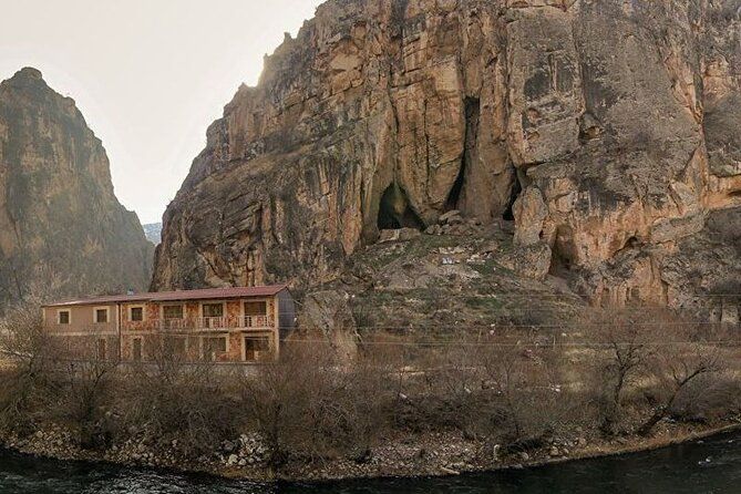 Khor Virap, Noravank & Birds' Cave Day Trip with Wine Tasting - Your guides and drivers: why storytelling makes the trip