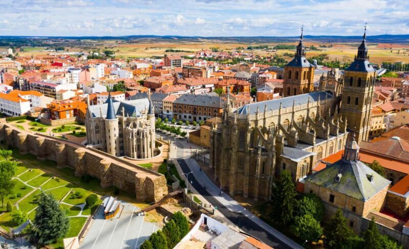 Day trip to León, Astorga, and Castrillo de los Polvazares - The Experience in a Nutshell