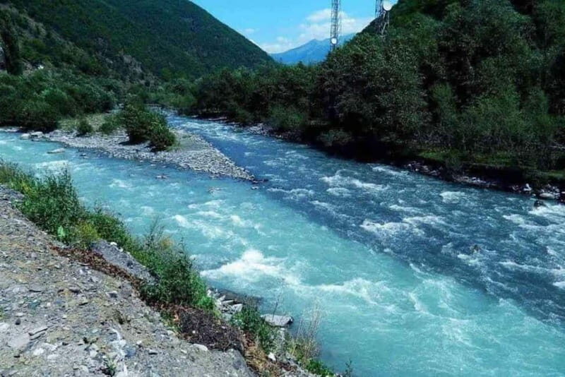 Day Trip to Mount Kazbegi and Gudauri with Licensed Guide - How This Tour Compares to Similar Experiences