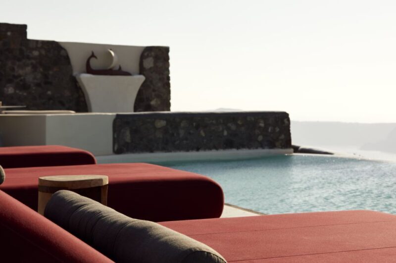 Daybed Relaxation with infinity pool use with caldera views - Key Points