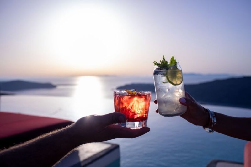 Daybed Relaxation with infinity pool use with caldera views - Is It Worth the Price?