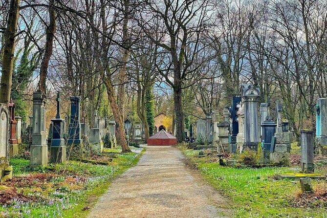 Death and Chocolate: Walking Tour of Munich's Old South Cemetery - Discovering Munich’s Past with a Twist: The Death and Chocolate Walking Tour