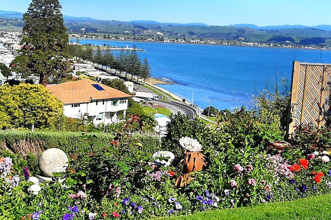 Deco Napier, Te Mata Peak, Garden Walk and Wine Tasting Tour - The Art Deco Drive