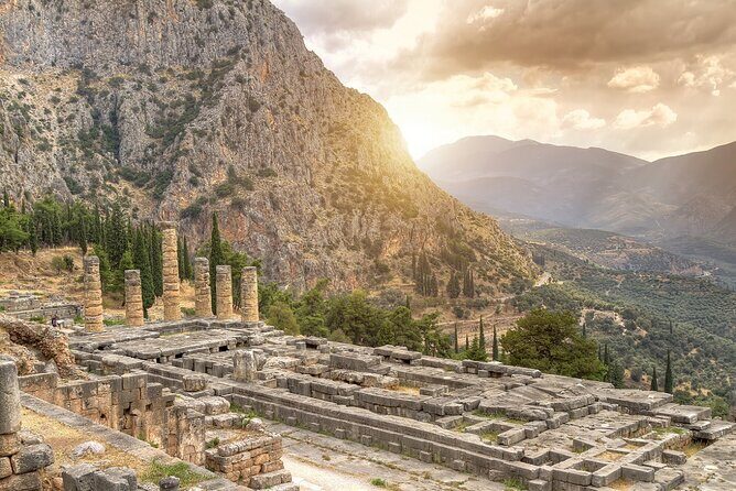 Delphi & Corycian oracle Leonidas & 300 Battlefield private tour - What the Tour Includes and Omits