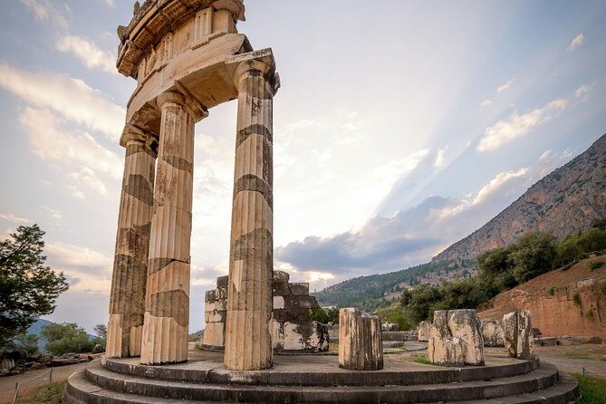 Delphi Full Day Private Trip From Athens With Lunch Overlooking the Sea - Who Should Consider This Tour?