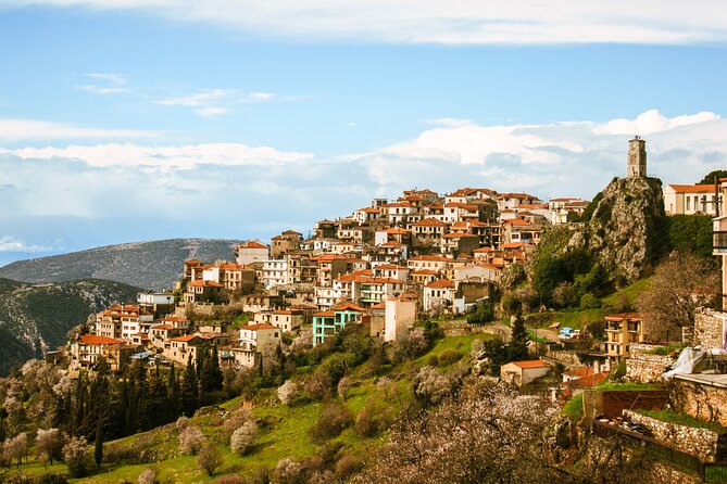 Delphi full day V.R audio guided tour with entry ticket - Arachova: A Quick Mountain Pause for Photos and Atmosphere