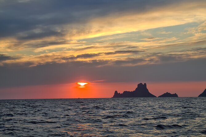 Deluxe Full-Day Private Sailing Tour in Ibiza & Formentera - Who Should Consider This Tour?