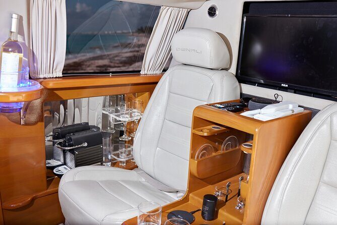 Deluxe GMC Limousine from Cancun Airport to Puerto Morelos - The Sum Up