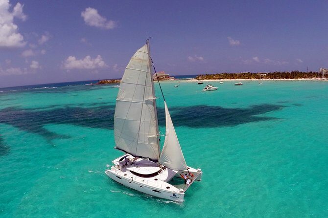 Deluxe Isla Mujeres sailing tour with transportation - Key Points