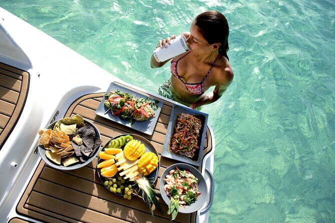 Deluxe Private Boats - 27 ft Sea Ray - Food, Drinks, and Onboard Comfort