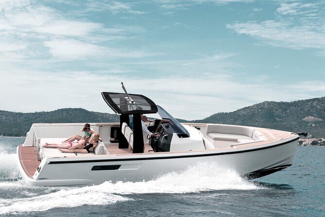 Deluxe Private Boats - 36 ft Fjord - A Closer Look at the Experience