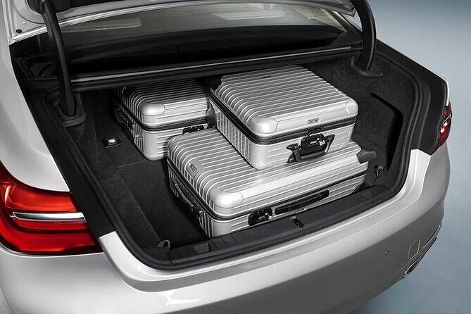 Departure from Milwaukee City to Milwaukee Airport MKE by Sedan - Key Points