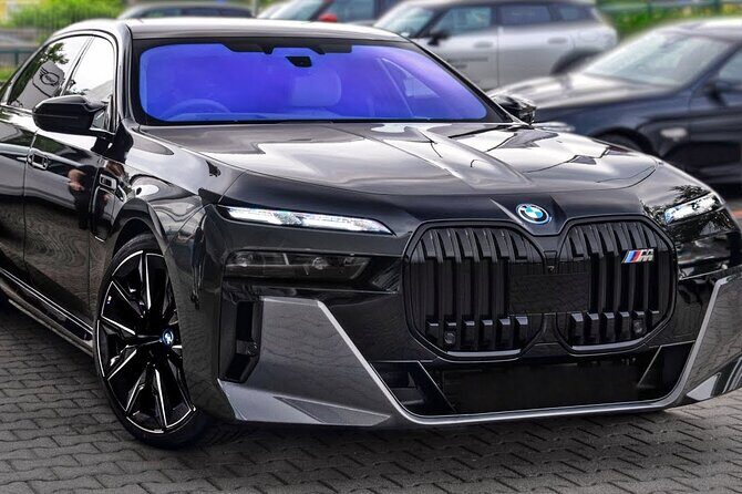 Departure from Milwaukee City to Milwaukee Airport MKE by Sedan - The Experience on the Day