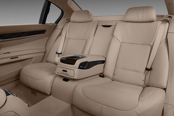 Departure from Milwaukee City to Milwaukee Airport MKE by Sedan - Who Should Consider This Service?