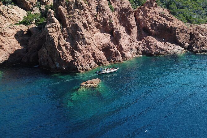 Departure from Saint-Raphaël - The creeks of Estérel - The Pros and Cons