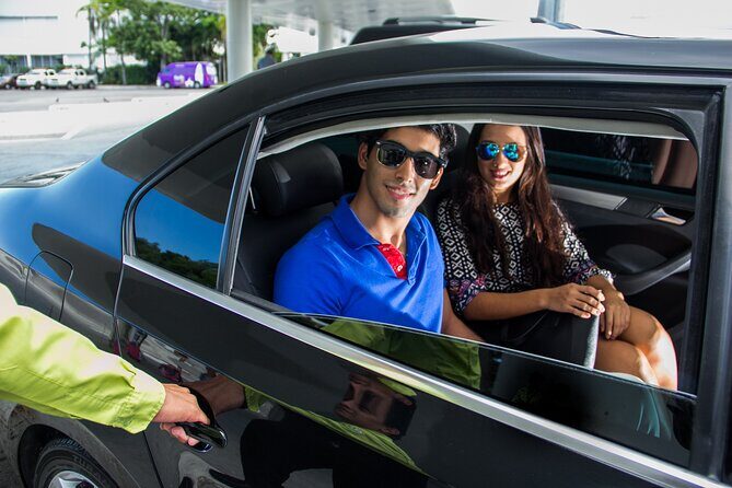 Departures in Luxury Sedan from Akumal to Cancun Airport - A Detailed Look at This Private Transfer Experience