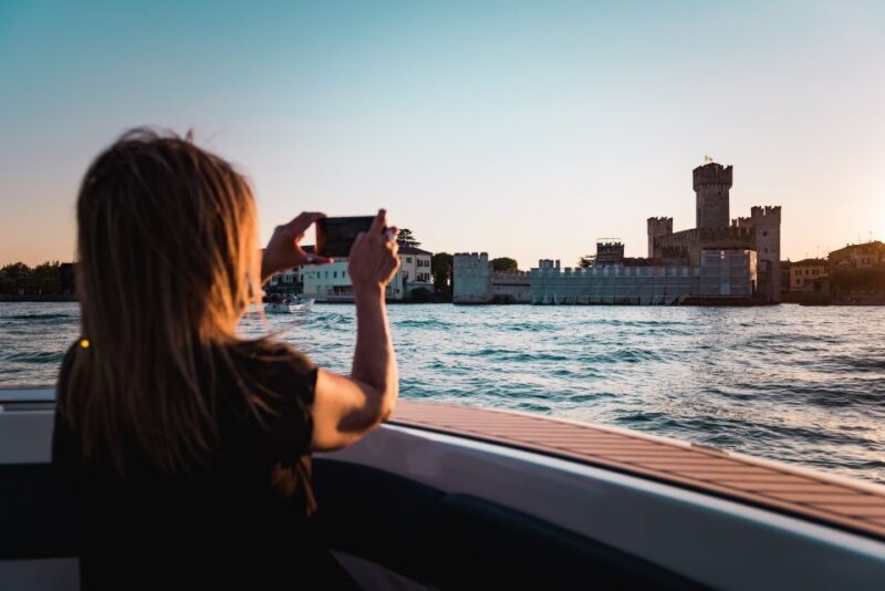 Desenzano del Garda: Sunset Boat Trip at Sunset with Drink - The Experience and Atmosphere