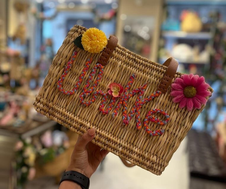 Design and Craft a Raffia Bag in Valencia - FAQ