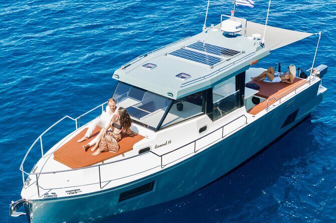 Diamond 36 Private Motor Yacht Caldera Cruise - Exploring the Details of the Diamond 36 Caldera Cruise