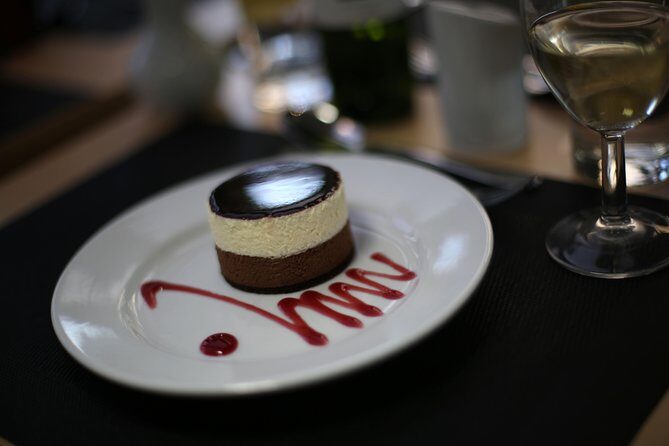 Dinner and Jazz Cruise on the River Thames - The Atmosphere and Group Size