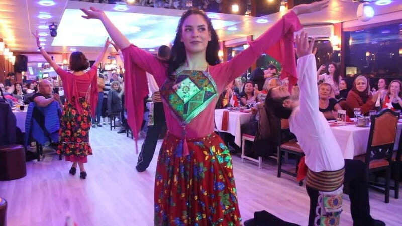 Dinner Cruise with Belly dancer show - The Experience in Detail