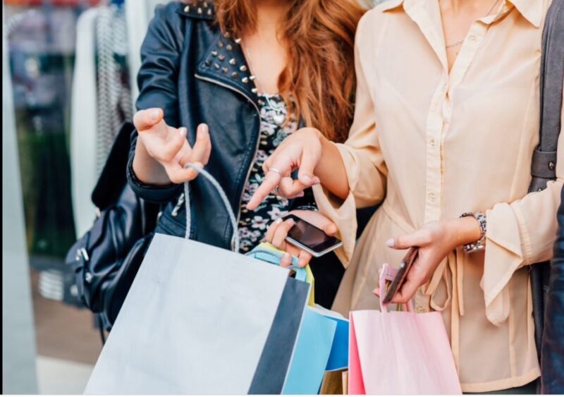 Discount Couture: ultimate Paris Shopping 2h30 walking tour - In-Depth Breakdown of the Itinerary