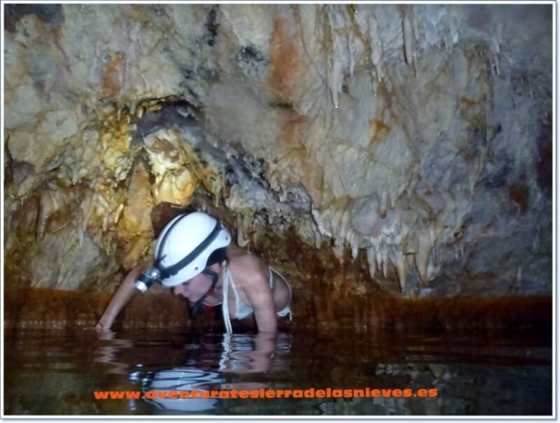 Discover and get started in caving in Málaga - Key Points