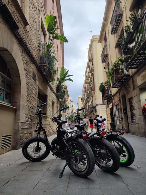Discover Barcelona effortlessly without walking (bikes, scooters...) - The Real Benefits of Electric Bikes and Scooters in Barcelona
