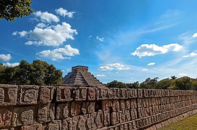 Discover Chichen Itza with Cenote Xcajum and Valladolid + lunch - Strolling Through Valladolid: A Colorful Stop