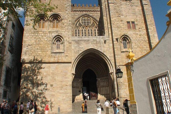 Discover Évora: Private Historical Tour from Lisbon - What Do Past Travelers Say?