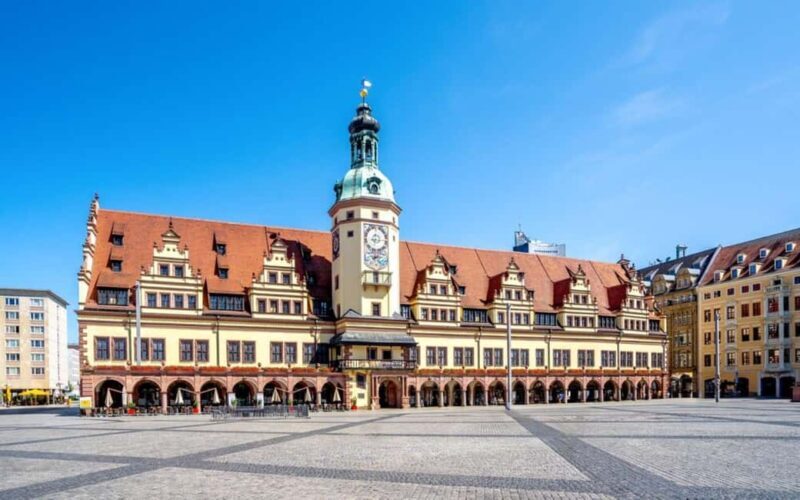 Discover Helsinkis Landmarks on a Private Tour - Key Points