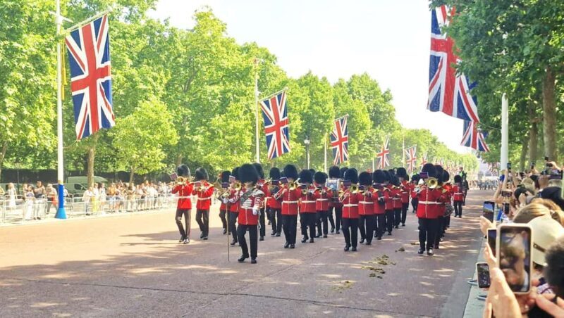 Discover London: A Private Tour with a Qualified Guide - What to Expect: Practical Tips