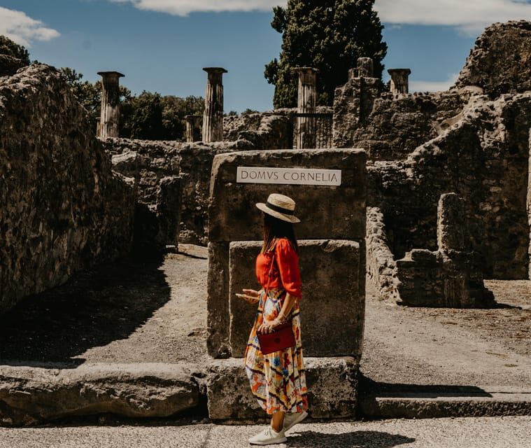 Discover Pompeii: French Walking Tour of the Buried City - Key Points