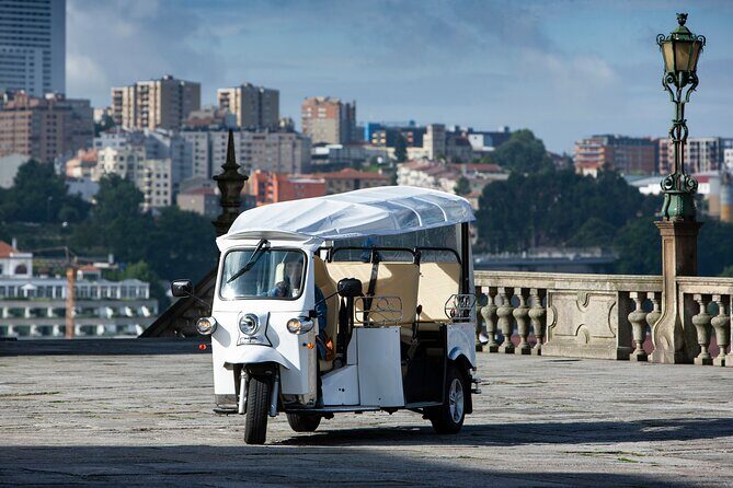 Discover Porto's Highlights on a 2-Hour Private Electric Tuk Tuk - Detailed Breakdown of the Itinerary