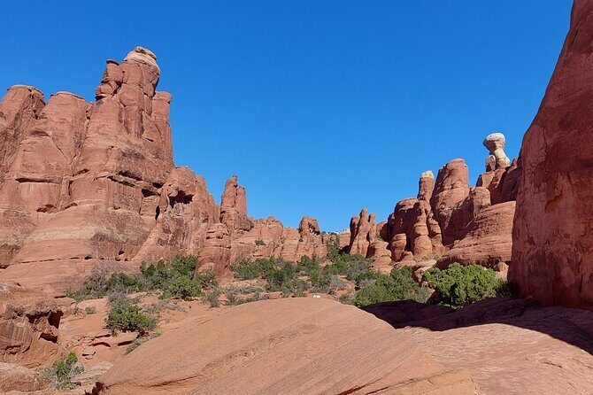 Discover The Hidden Arches: Solitaire Arches Private Desert Hike - What to Expect from the Solitaire Arches Private Desert Hike